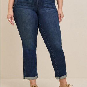 Pull on Boyfriend Straight Super Soft Mid-Rise Jean Size 5 Short